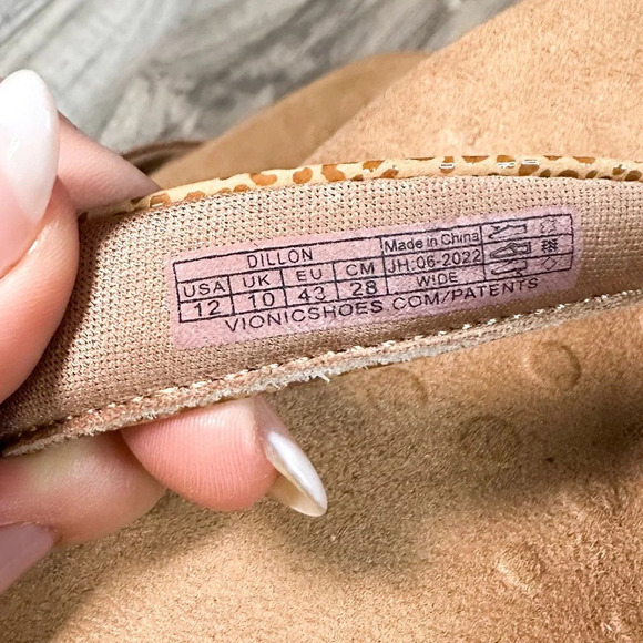 NWOT Vionic Dillon Toe Post Sandal - Cognac Lizard - Picture 6 of 6